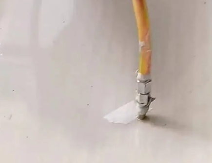建阳瓷砖空鼓维修公司专业解答在瓷砖铺贴过程中，如果使用的砂料过粗（如全部使用了粗砂），可能会导致以下问题